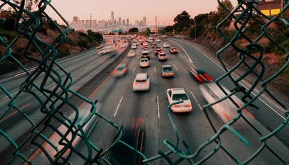 普京：俄军在对乌行动中试验新型中程高超音速导弹