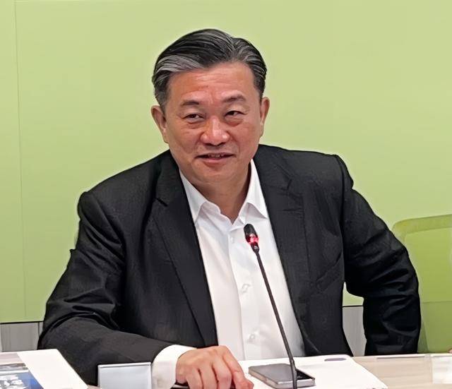 王定宇称《光辉岁月》《海阔天空》在大陆不能唱,台网友轰:造谣一张嘴