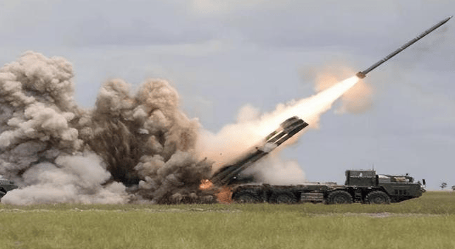 解放军“大杀器”亮相,轰动全球!岛内传出投降声,看谁敢动一下