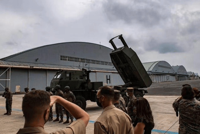 解放军“大杀器”亮相,轰动全球!岛内传出投降声,看谁敢动一下