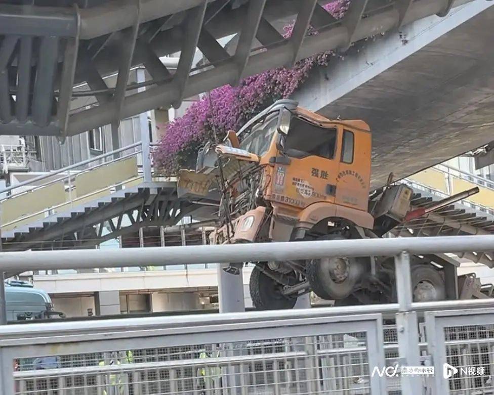 今天凌晨,广州一天桥突发!已临时封闭