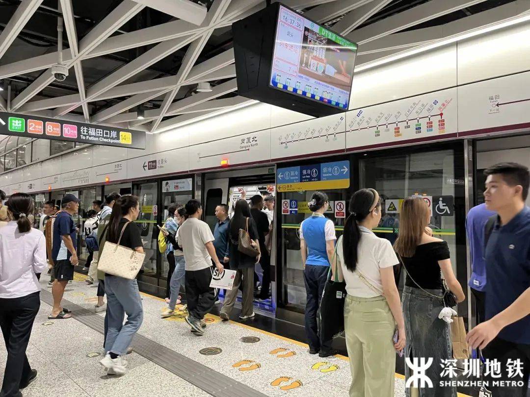 “5趟都没挤上!”深圳地铁11号线恢复早高峰商务车厢核准首日