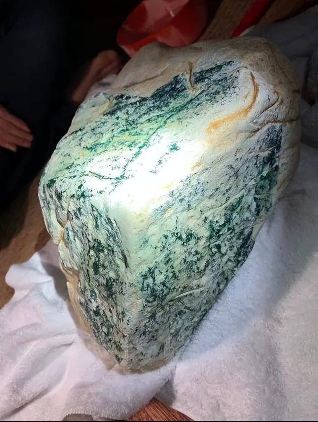 “中国赌石第一案”宣判，两名玉石商人获刑