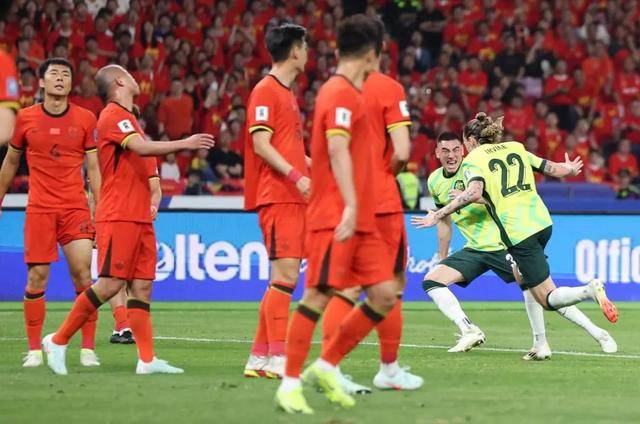 人民日报评论：给时间以意义，给国足以耐心