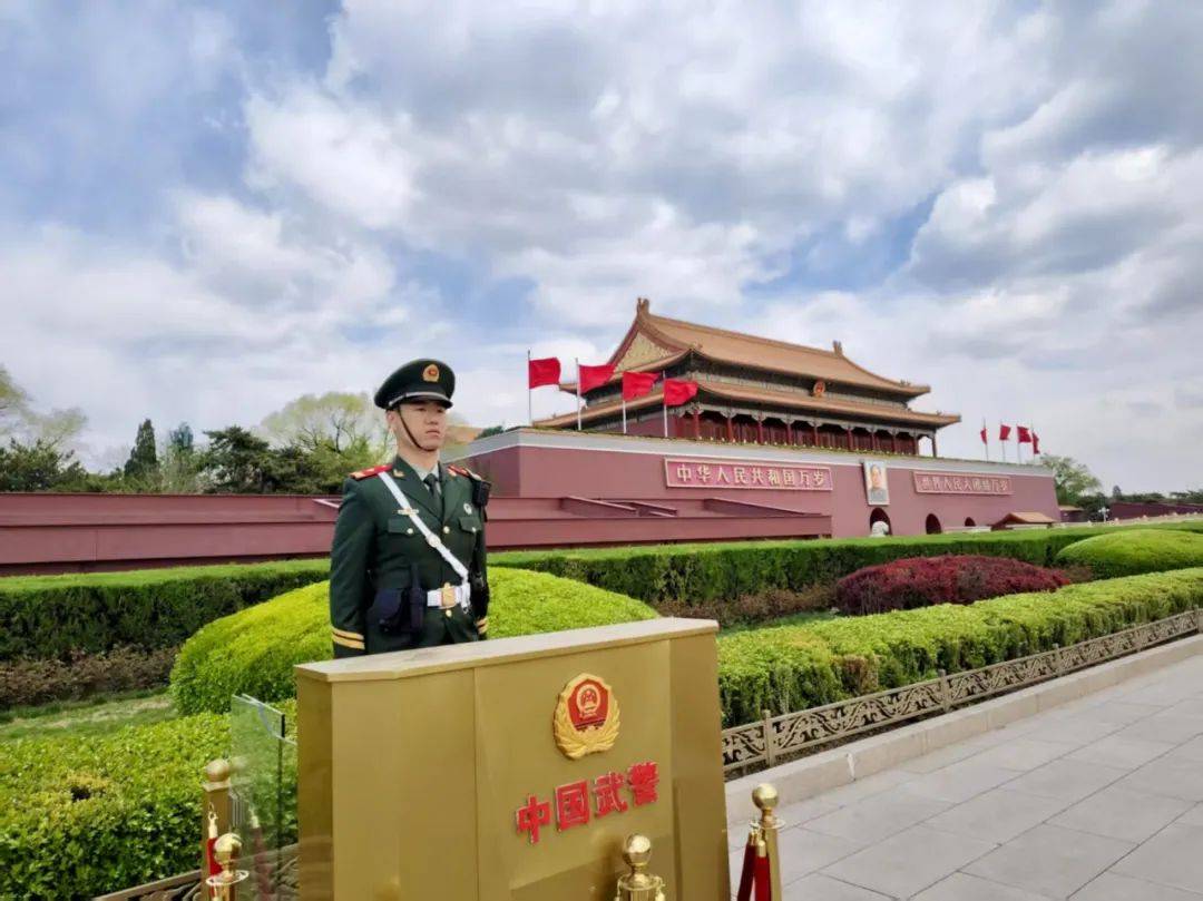 这是今天的天安门哨兵！