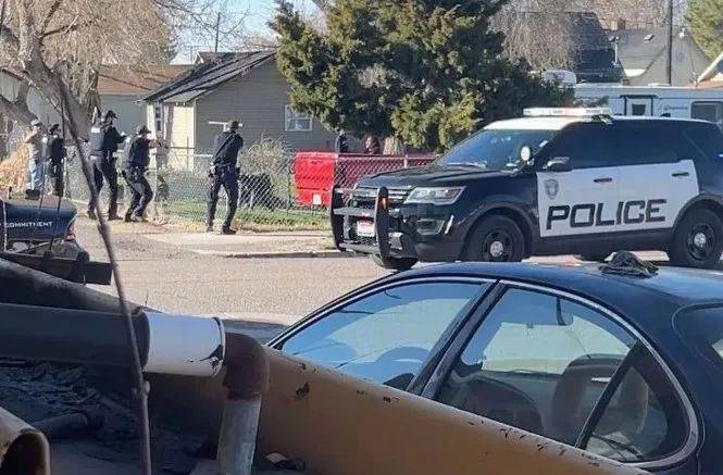 美4名警察12秒射杀一脑瘫自闭症男孩！抢救时，医生在他体内取出9颗子弹