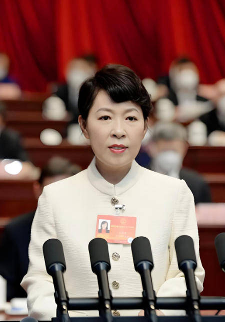 “换装主席”王莉霞的堕落:从光鲜人设到腐败深渊