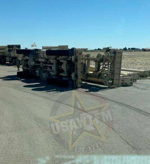 美军再迎噩耗！一声巨响：萨德反导核心当街变废铁，现场燃起大火