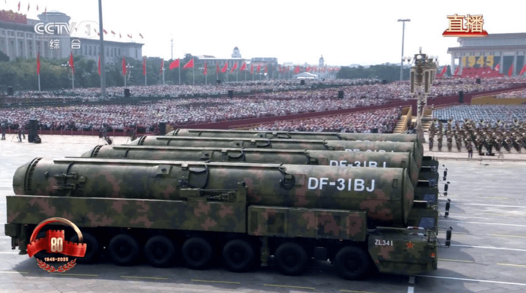 九三阅兵结束,解放军用东风核导弹,向全世界发出了“战略宣告”!