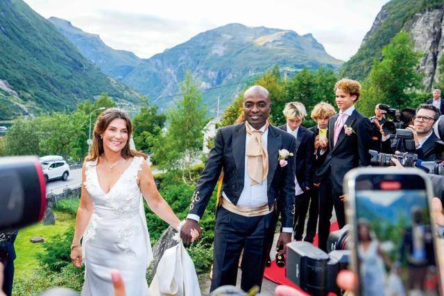 王储妃长子,涉嫌性侵多名女性