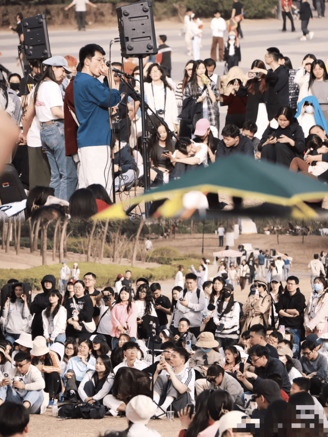 北京最chill的年轻人都在公园“野唱”