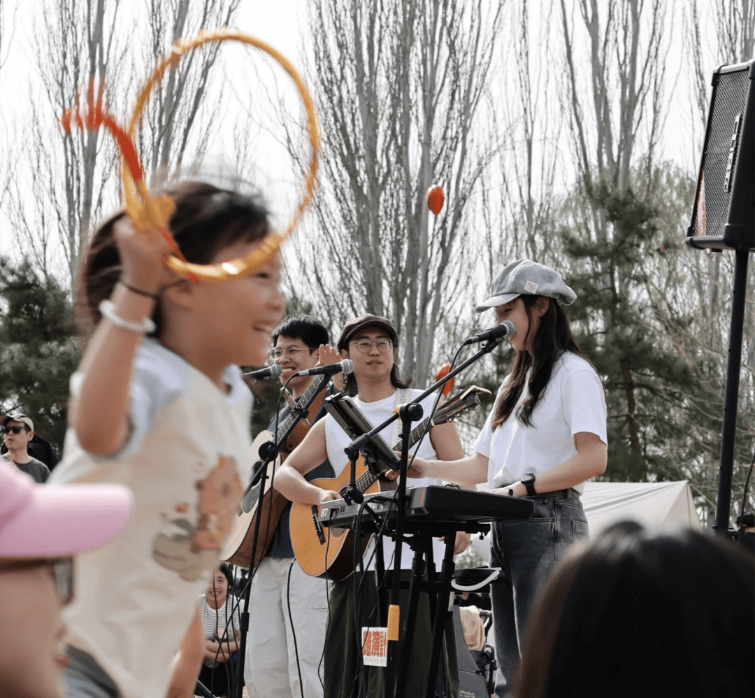 北京最chill的年轻人都在公园“野唱”
