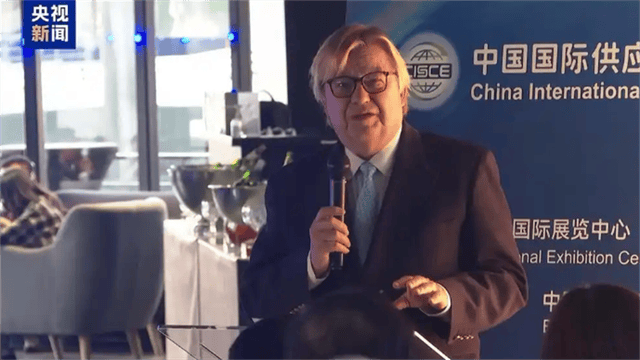 “马克龙必须下台!”10万人堵在首都示威,8万军警严阵以待