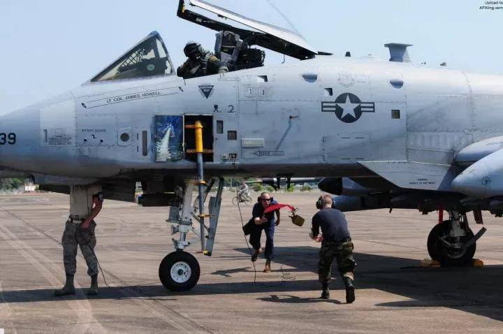 央视曝光!歼-35A改用内置登机梯,和F-35的一模一样?