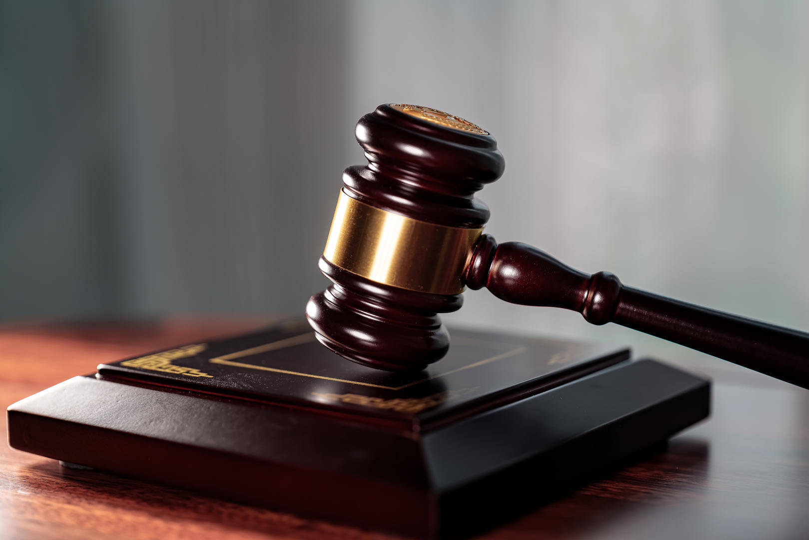 派出所所长身体不适换班后家中去世，人社局未认定工伤被起诉 法院判了