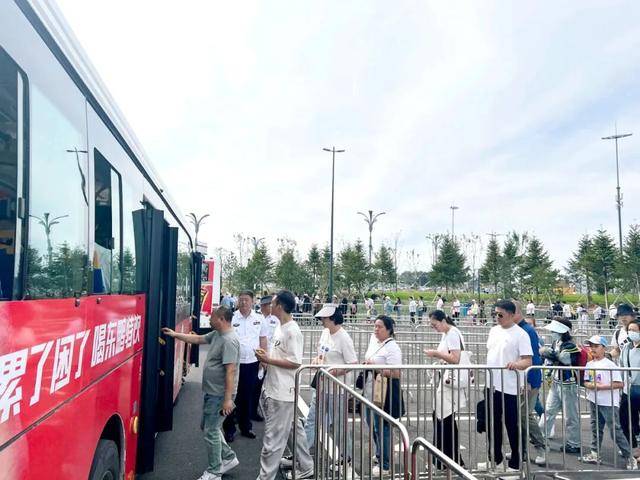 百万客流显活力 四时俱好是长春——2025空军航空开放活动和长春航空展综述