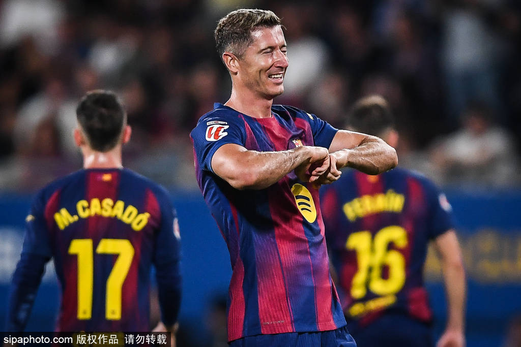 17岁新星首秀助巴萨登顶!弗里克慧眼识珠,‘德罗’未来可期