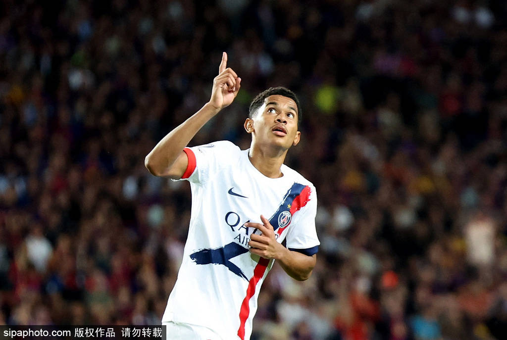 欧冠-费兰建功拉莫斯第90分钟绝杀 巴黎客场2-1逆转巴萨