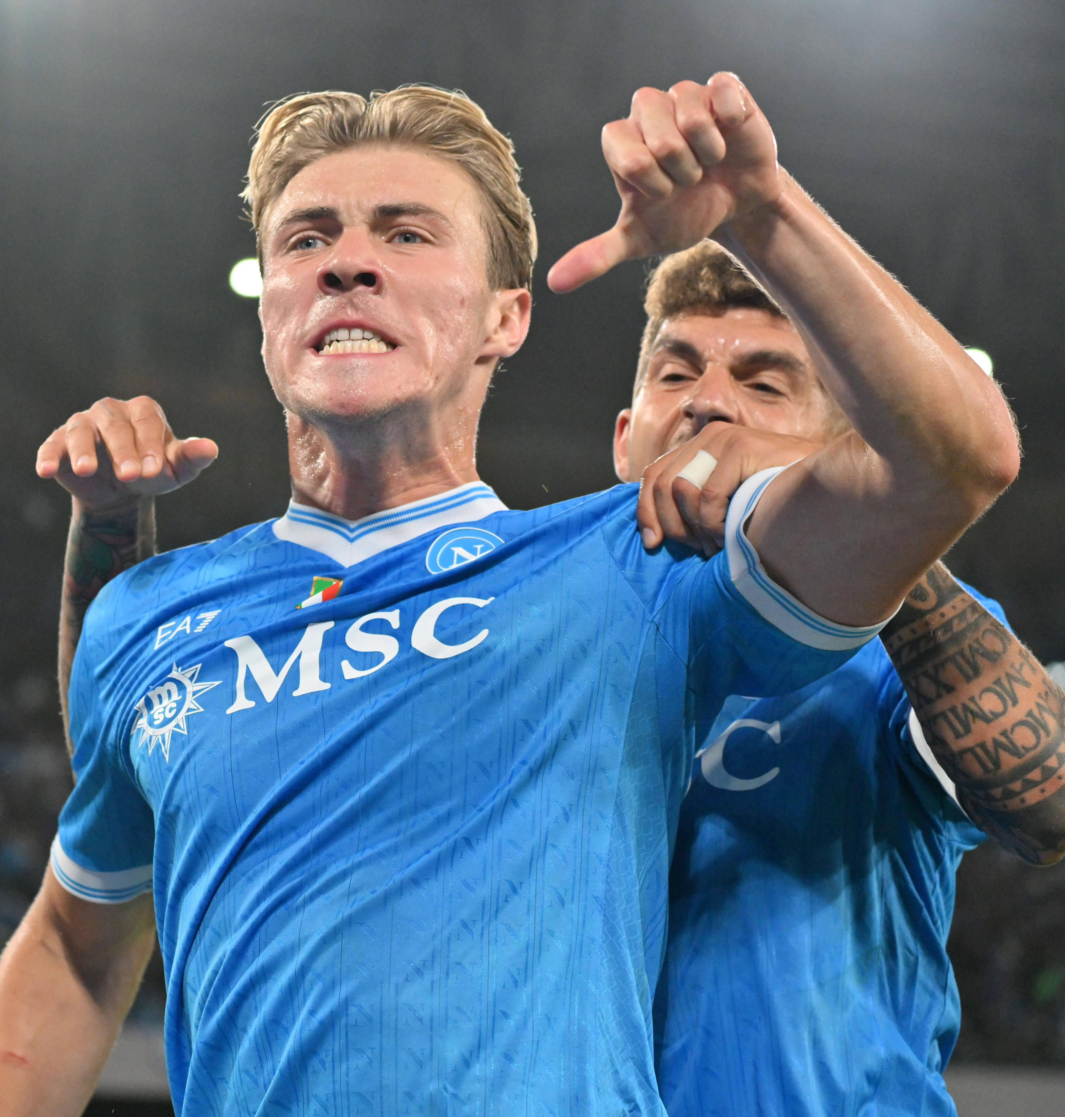 (体育)足球——意甲:那不勒斯胜热那亚