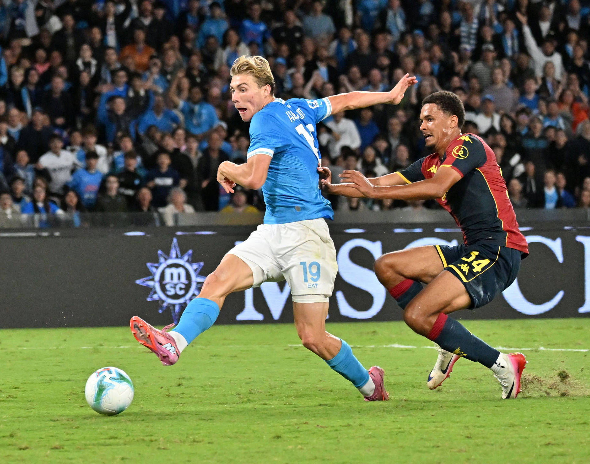 (体育)足球——意甲:那不勒斯胜热那亚