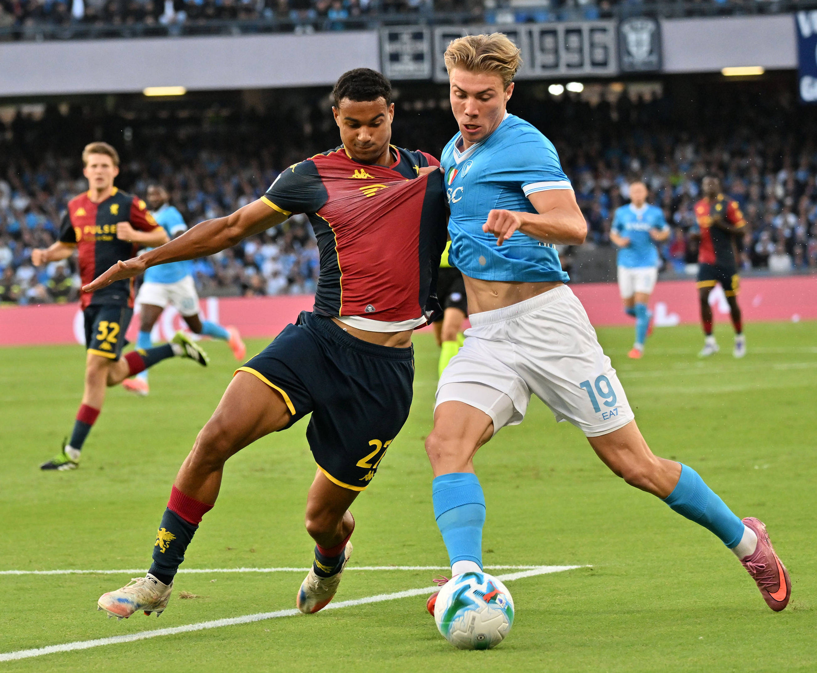 (体育)足球——意甲:那不勒斯胜热那亚