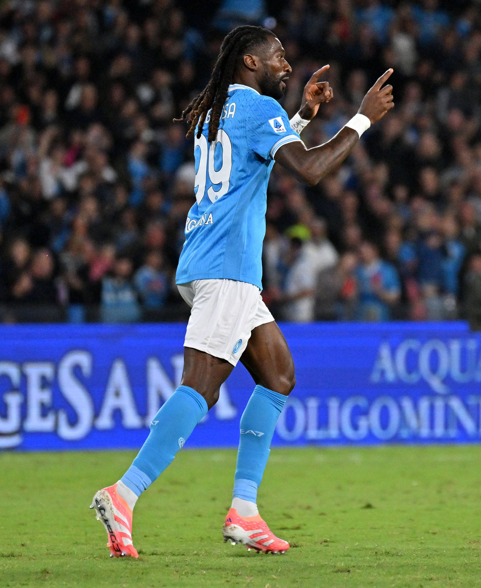 (体育)足球——意甲:那不勒斯胜热那亚