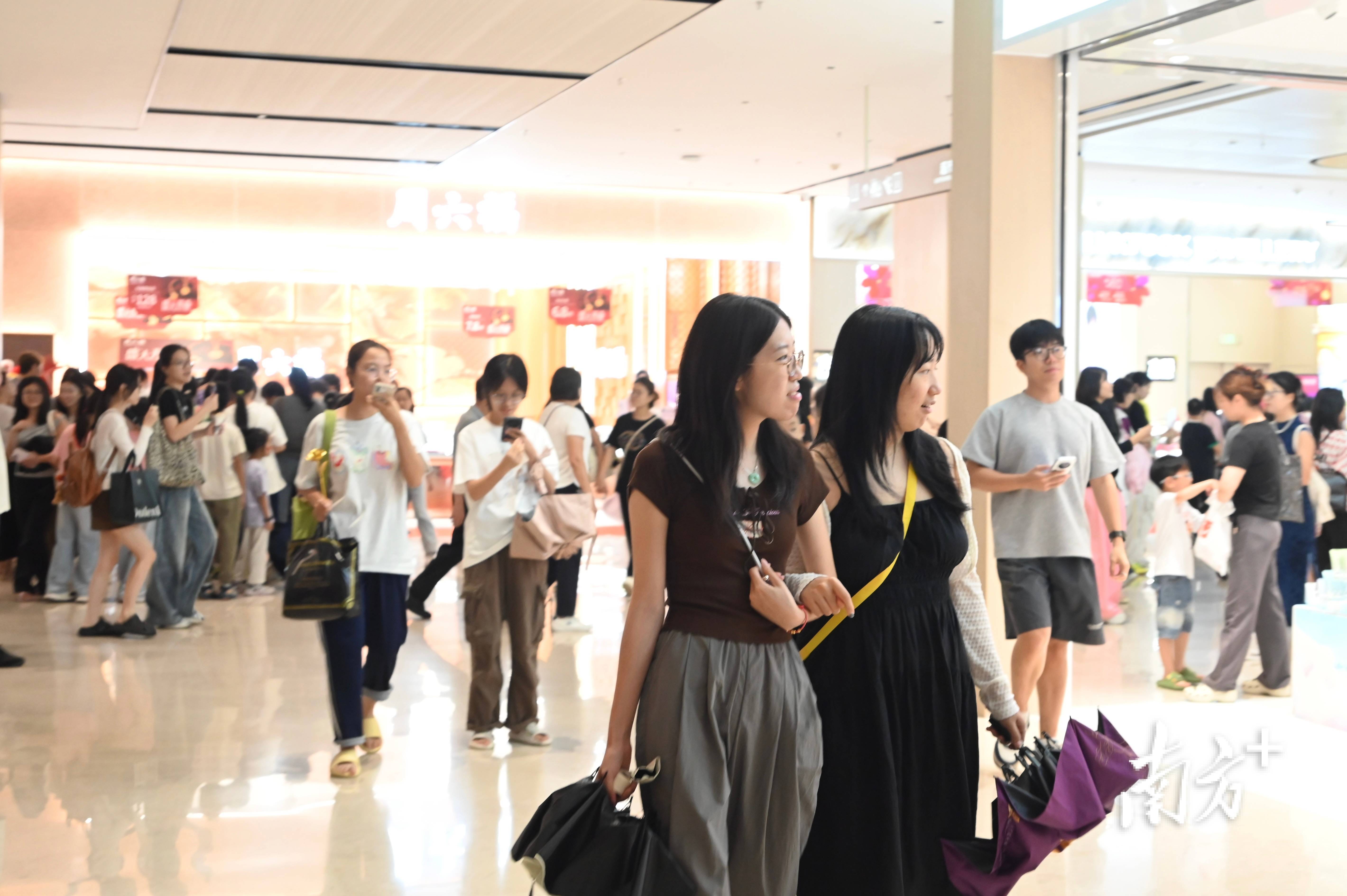 多图|双节消费旺,江门市区商圈人气爆棚