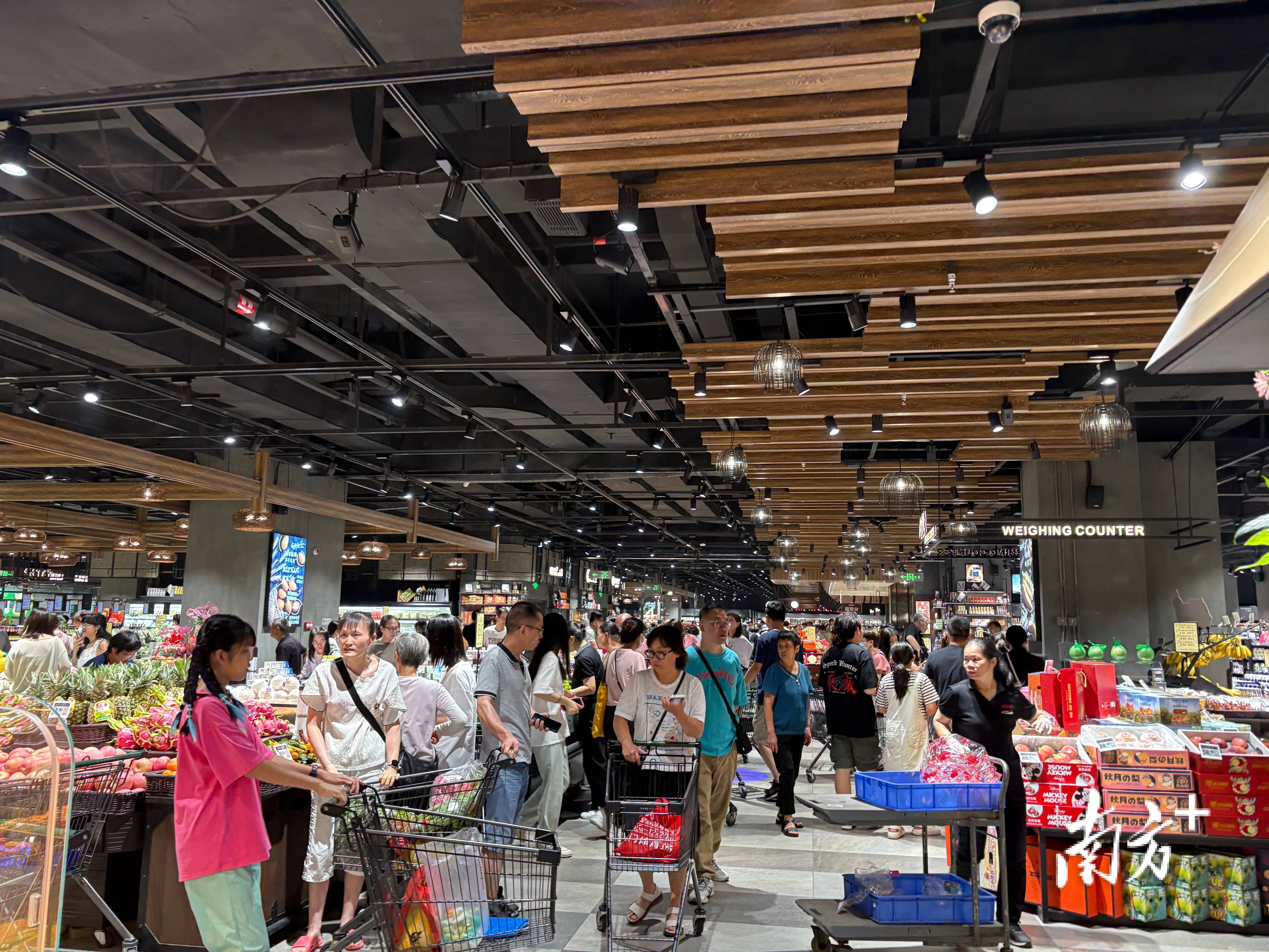 多图|双节消费旺,江门市区商圈人气爆棚