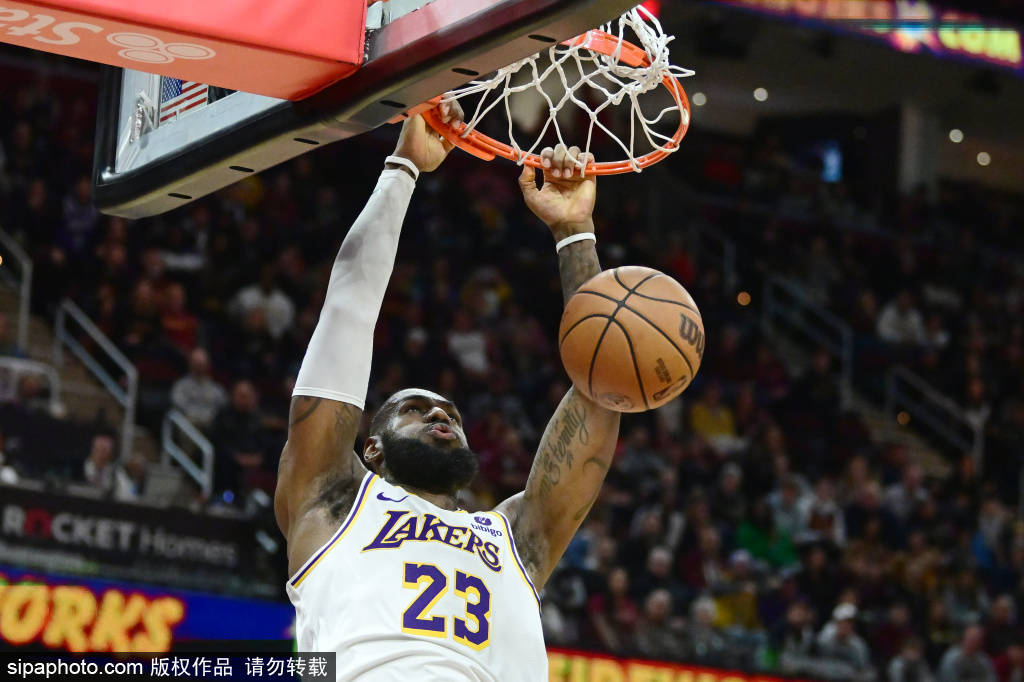 詹姆斯或将加盟独行侠!湖人交易方案引发热议