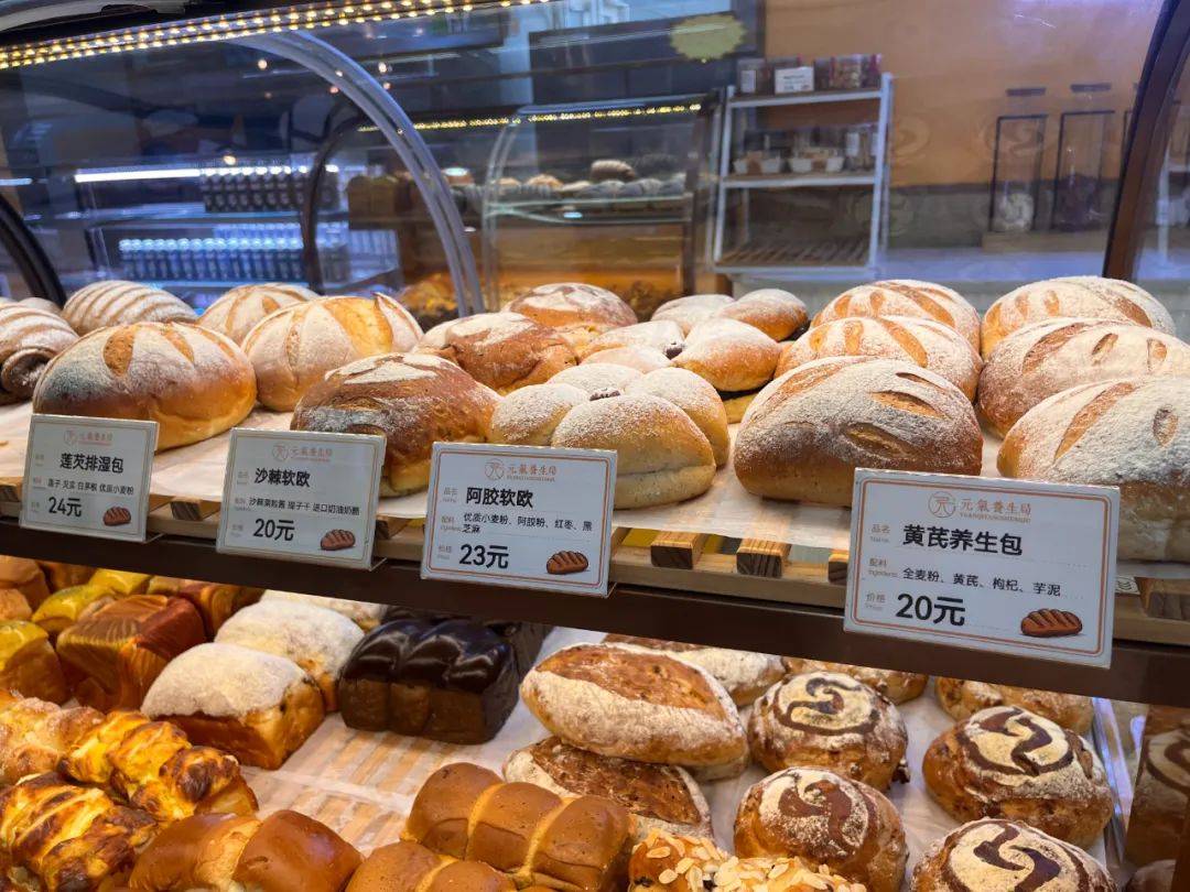 1小时内数千个全部售罄!大批年轻人涌入医院抢购,网友吵翻……