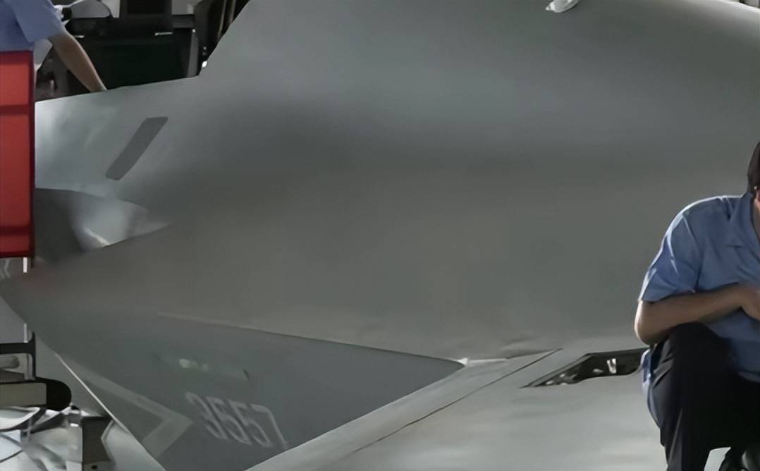 生产一架歼-35要多久?央视公开生产线,数量可能已经第57架了!