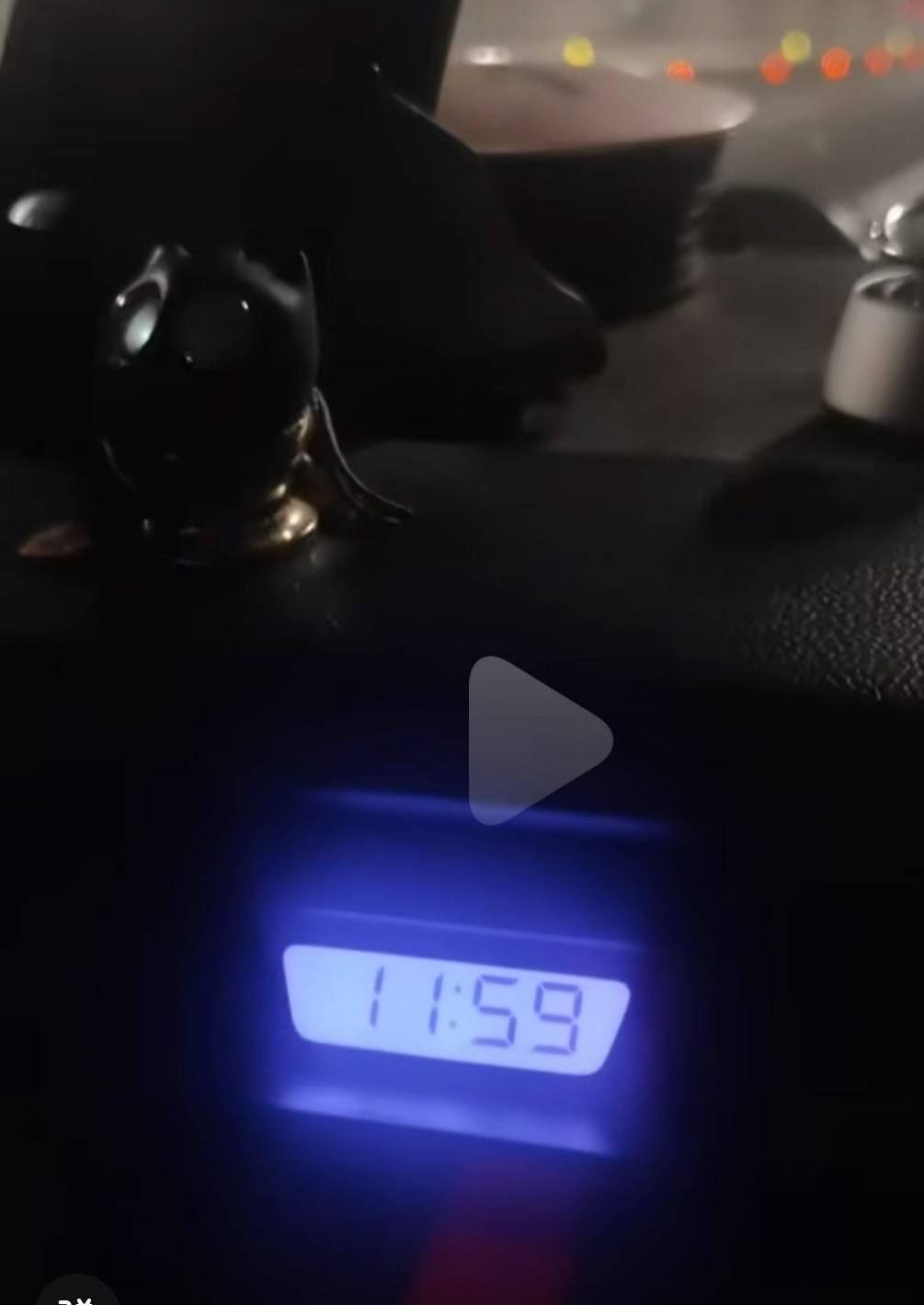 卡点高速免费最后一分钟的司机：晚8秒付五百多元，失眠到天亮