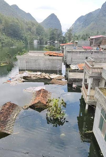 百色多个村庄被困水中已超半月,长涝难退为何重演?