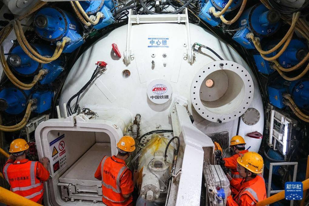 山东:济南航天大道黄河隧道南线盾构掘进突破2000米