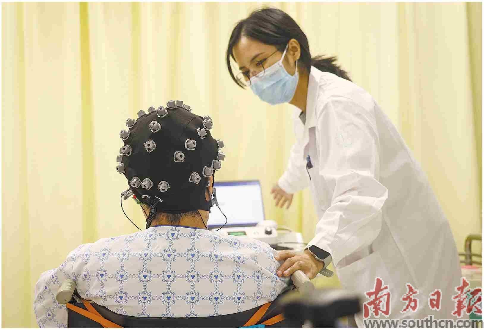 “脑机接口”助患者实现“意念抬手”