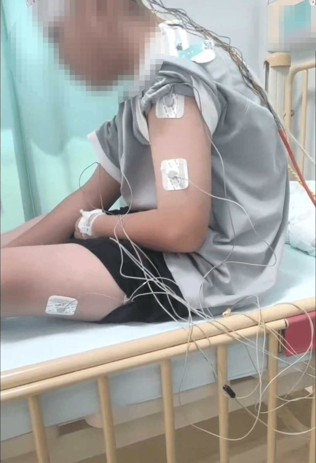 此地多名小学生出现头晕、呕吐等症状,病情反复一月有余,病因未明