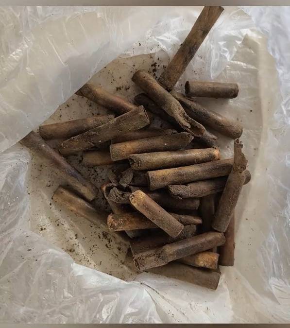 父亲去世数月后，母亲随口一句话：“你爸好像埋过什么东西”