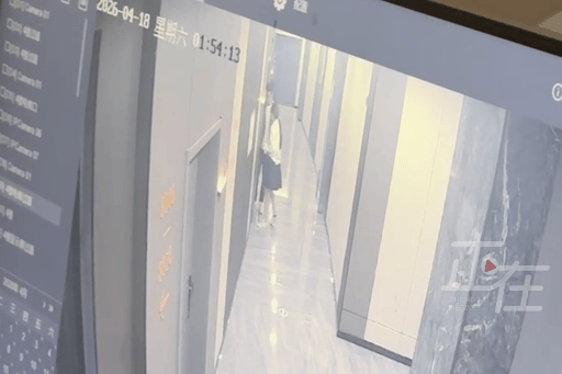 女子住酒店遇惊魂一幕：洗完澡躺着聊天，前台主动刷卡让陌生男闯进床边！报警后男经理态度恶劣
